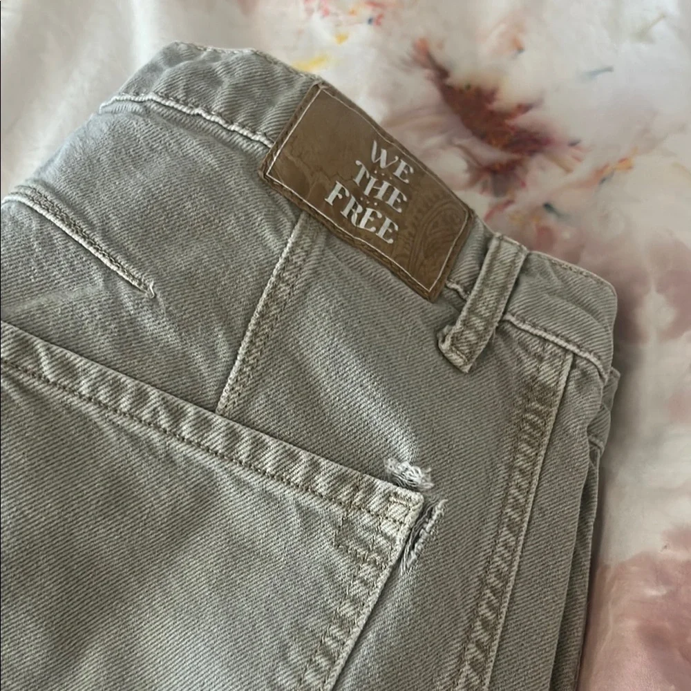 We The Free Good Luck Barrel Jeans – Size 31 (Hole by back pocket) - Picture 3 of 3